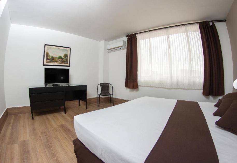 Hotel Americana Кали Екстериор снимка