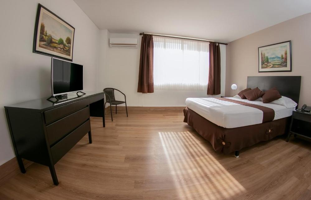 Hotel Americana Кали Екстериор снимка