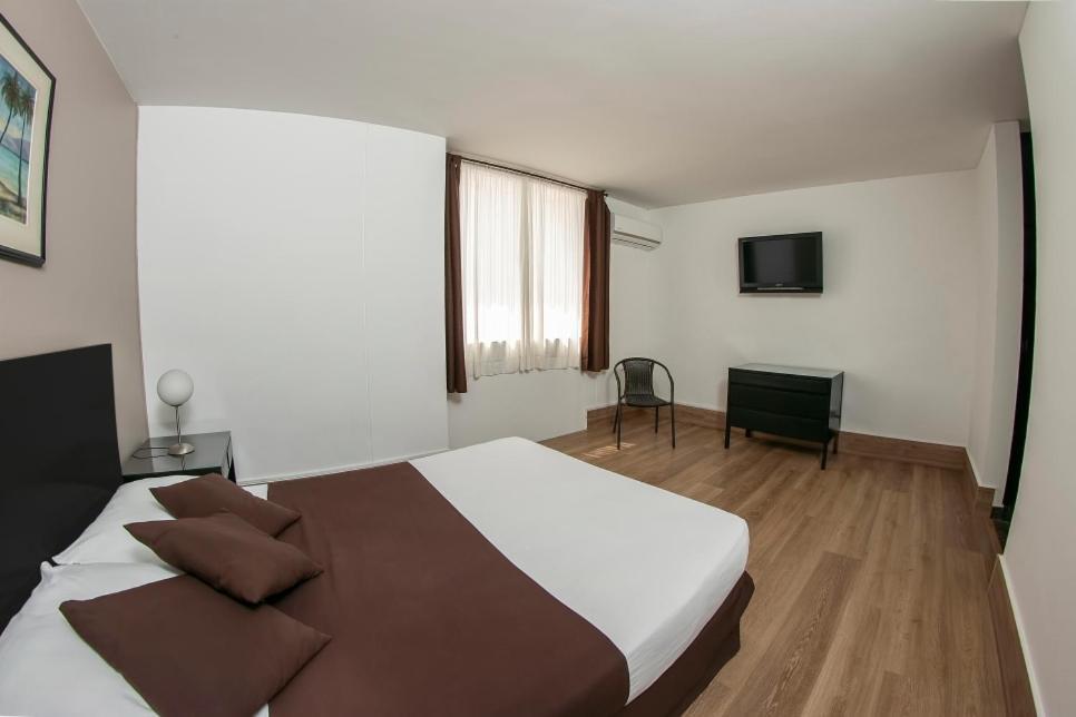 Hotel Americana Кали Екстериор снимка