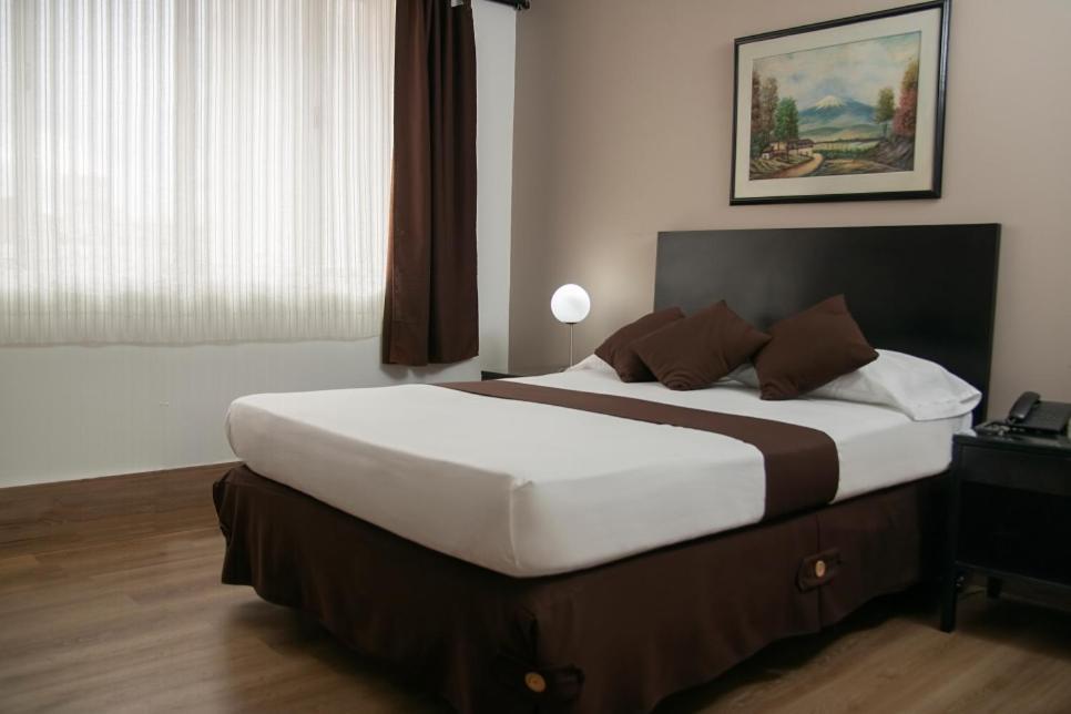 Hotel Americana Кали Екстериор снимка