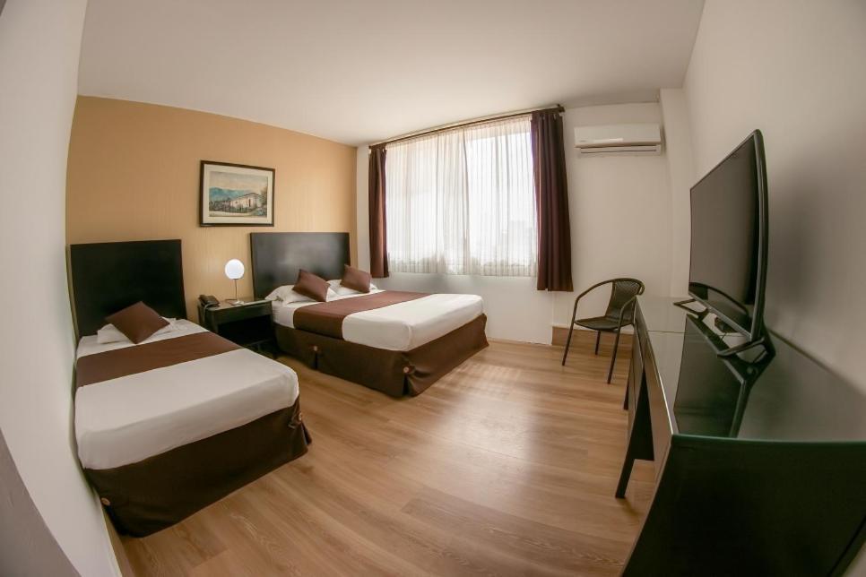 Hotel Americana Кали Екстериор снимка